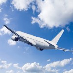 飛行機の飛ぶ姿