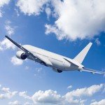 飛行機の飛ぶ姿